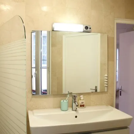 Apartment Charming Near Montmartre