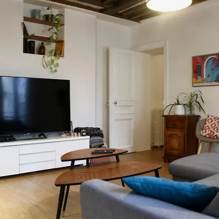 Charming Near Montmartre Apartment *